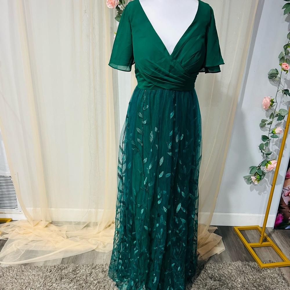 Elegant Forest Green Maxi Dress with Leaf Design